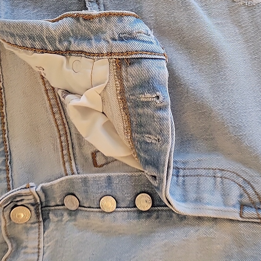 Levi's Distressed Jeans - Picture 4 of 10
